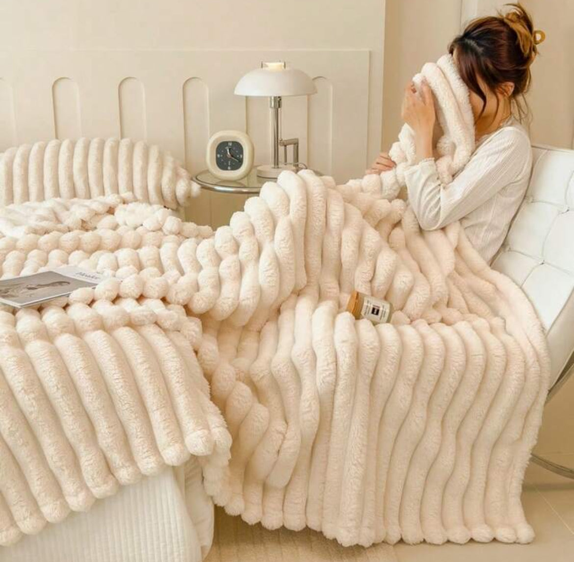 Ultra-Soft Faux Fur Ribbed Fleece Throw Blanket in Double/King Size for Cozy Home Comfort