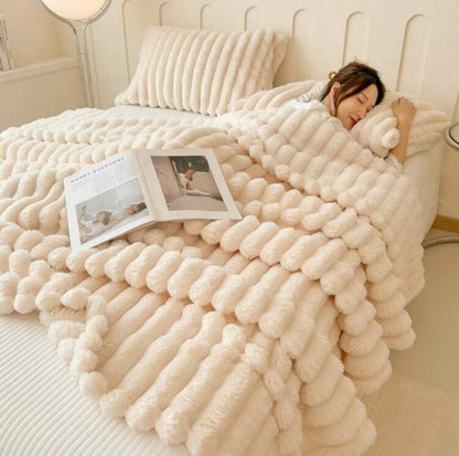Ultra-Soft Faux Fur Ribbed Fleece Throw Blanket in Double/King Size for Cozy Home Comfort