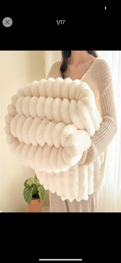 Ultra-Soft Faux Fur Ribbed Fleece Throw Blanket in Double/King Size for Cozy Home Comfort
