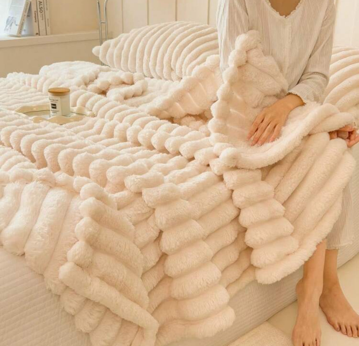 Ultra-Soft Faux Fur Ribbed Fleece Throw Blanket in Double/King Size for Cozy Home Comfort