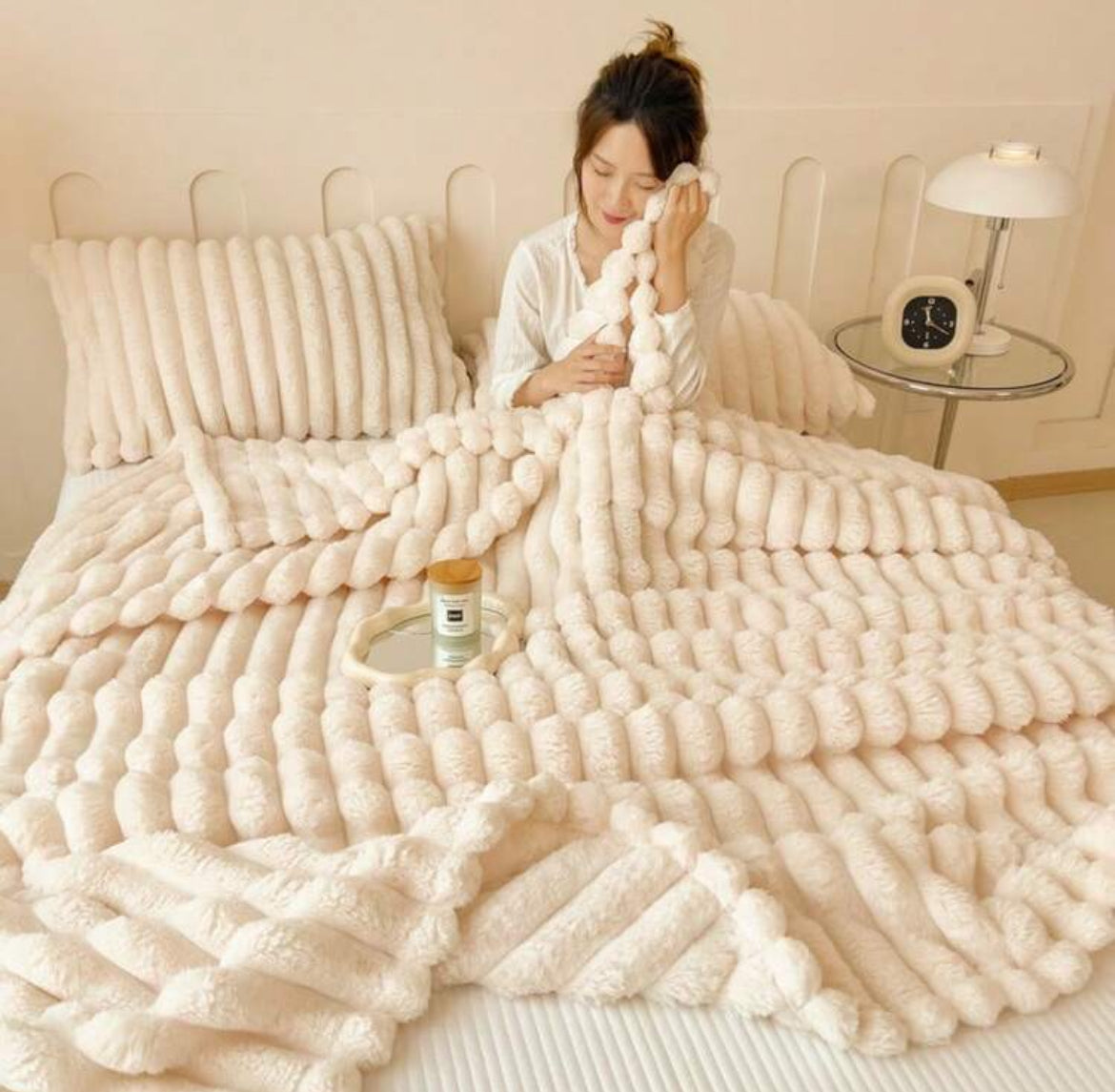 Ultra-Soft Faux Fur Ribbed Fleece Throw Blanket in Double/King Size for Cozy Home Comfort