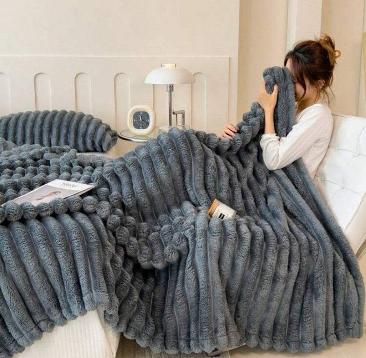 Ultra-Soft Faux Fur Ribbed Fleece Throw Blanket in Double/King Size for Cozy Home Comfort