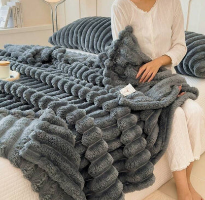Ultra-Soft Faux Fur Ribbed Fleece Throw Blanket in Double/King Size for Cozy Home Comfort