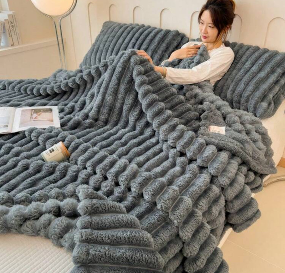 Ultra-Soft Faux Fur Ribbed Fleece Throw Blanket in Double/King Size for Cozy Home Comfort