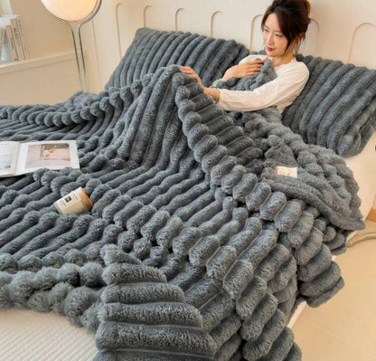 Ultra-Soft Faux Fur Ribbed Fleece Throw Blanket in Double/King Size for Cozy Home Comfort